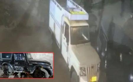 Adityapur Crash: आदित्यपुर इंडस्ट्रियल एरिया में अनियंत्रित पिकअप ने खड़ी गाड़ी को मारी टक्कर, साजिश की आशंका