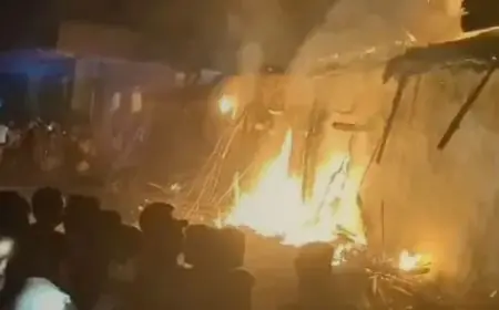 Giridih Fire: तुलाडीह में भीषण आग ने सात घरों को राख किया, पीड़ितों के पास कपड़े तक नहीं बचे