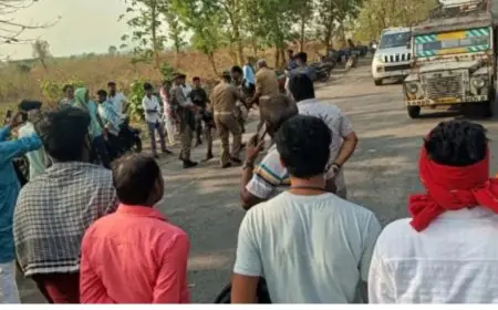 Ramgarh Triple Crash: एनएच-23 पर तीन वाहनों की भीषण टक्कर, दो की मौत, टैंकर चालक फरार