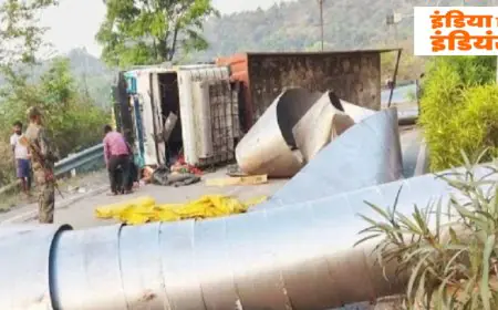 Ramgarh Truck Rollover: चुटूपालू घाटी में मेटल शीट से लदा ट्रक पलटा, फोरलेन पर घंटों जाम