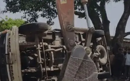 Lohardaga Highway Horror: शराब से लदे 407 ने स्कूटी को मारी टक्कर, तीन लोगों की मौत, 5 घायल