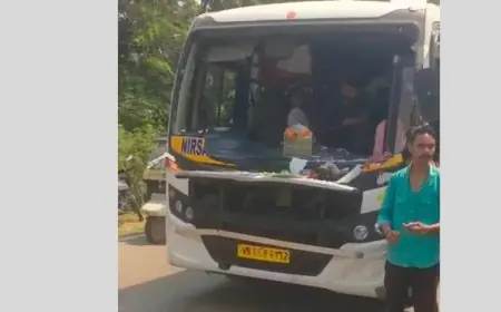 Patamda Bus Crash: सिक्सर बस ने पिकअप वैन को पीछे से मारी टक्कर, बस का शीशा बिखरा, हताहत नहीं