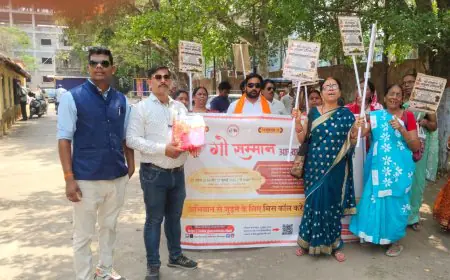 Chaibasa Kirtan Rally : गो सम्मान रैली ने नगर में लहराया भक्ति का झंडा, SDO को सौंपा ज्ञापन