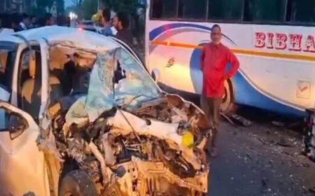 Giridih Bus Car Crash: देवघर से बारात से लौट रहे परिवार की कार और विभा बस में टक्कर - दो मृत, पांच घायल