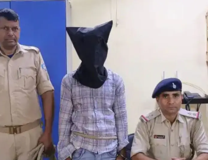 Jamshedpur Theft: बिष्टुपुर से चोरी हुई स्कूटी बरामद, कपाली का शातिर 'टाका' गिरफ्तार, नंबर प्लेट बदलकर शहर में घूम रहा था चोर