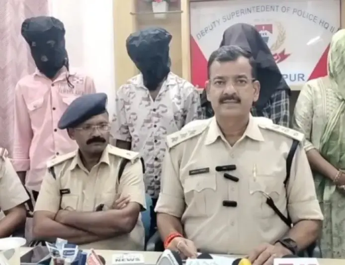 Sonari Raid: सोनारी में पुलिस की बड़ी स्ट्राइक, महिला समेत चार तस्कर गिरफ्तार, दोमुहानी पुल के पास चल रहा था ब्राउन शुगर का खेल