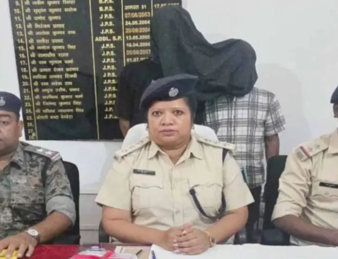 Lohardaga Drug Smuggling :  कुडू में TVS राइडर से सप्लाई हो रही थी ब्राउन शुगर, लातेहार के दो तस्कर गिरफ्तार