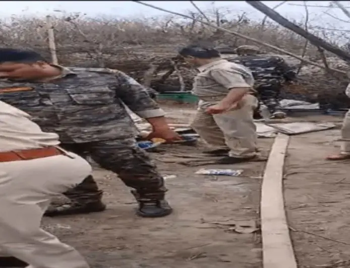 Ranchi Raid:  रांची के नामकुम में अवैध शराब के 7 अड्डों पर चला बुलडोजर, 9200 किलो जावा महुआ नष्ट, माफियाओं में मची खलबली