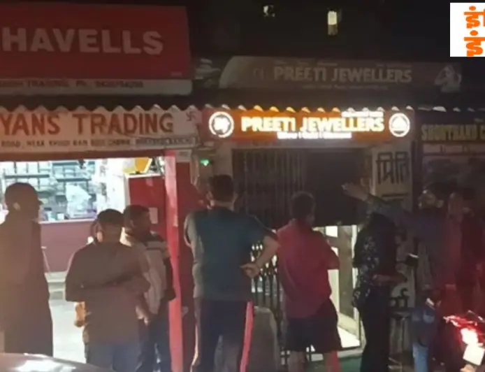 Ranchi Loot: 12 घंटे में खुलासा, रांची के प्रीति ज्वेलर्स में हुई लूट का पुलिस ने किया पर्दाफाश, हथियार के साथ 3 डकैत गिरफ्तार