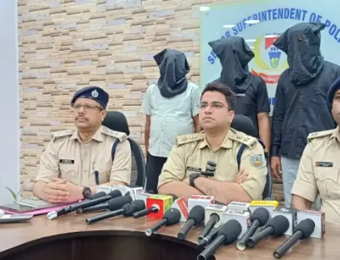 Jugsalai Raid: जुगसलाई के ट्रांसपोर्ट एजेंसी में पुलिस का छापा, 20 पेटी प्रतिबंधित कफ सिरप बरामद