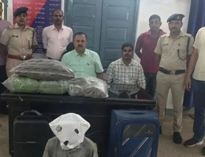 Hatia Ganja-Seizure:  हटिया रेलवे स्टेशन पर 8.45 लाख का गांजा जब्त, ऑपरेशन नारकोस के तहत आरपीएफ ने युवक को दबोचा, अंगुल से जुड़े हैं तार