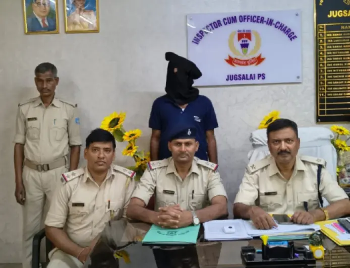 Jugsalai Seizure : जुगसलाई में बोलबम ट्रांसपोर्ट से 10 लाख का कफ सिरप जब्त, संचालक शशिकांत मिश्रा गिरफ्तार, नशे के काले कारोबार का पर्दाफाश