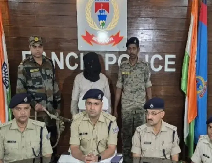 Ranchi Raid : लालपुर में कॉलेज छात्रों को ड्रग्स बेचता अनिल रजक गिरफ्तार, रेडियम रोड के घर में पुलिस की रेड