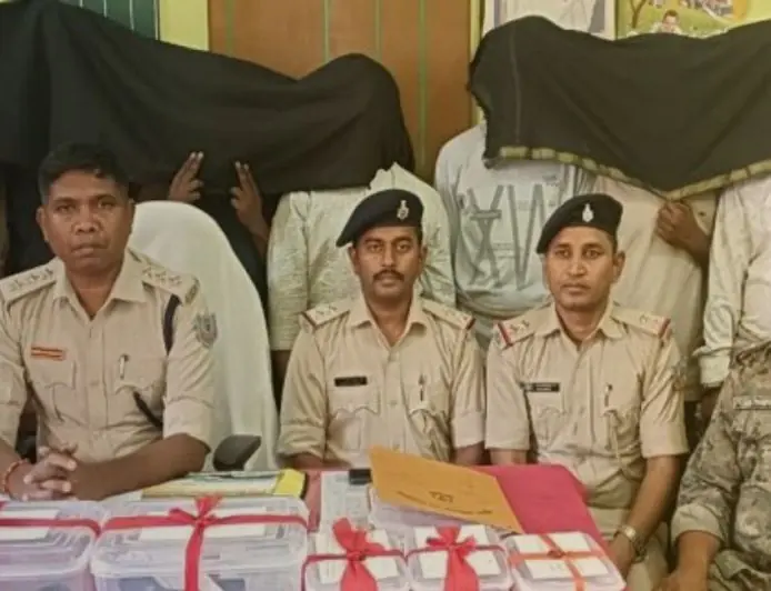 Seraikela Strike : सरायकेला में पुल निर्माण कंपनी से लेवी मांगने वाले 7 अपराधी गिरफ्तार, कट्टा-पिस्तौल और बाइक बरामद