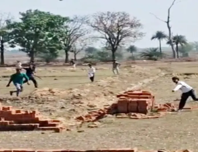 Giridih Conflict: गिरिडीह में गैरमजरुआ जमीन पर खूनी संघर्ष, जमकर चले पत्थर, जमुआ के घोरंजो में धारा 163 लागू