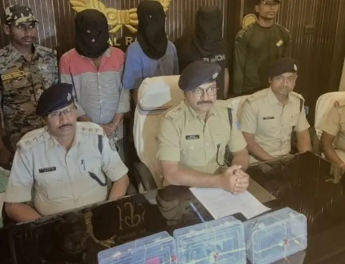 Ranchi Gun Network: मांडर के घर में मिला हथियारों का जखीरा, बिहार से जुड़े हैं तस्करी के तार और मची खलबली