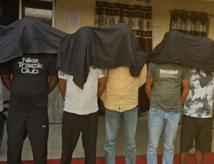 Ranchi Raid: नामकुम में जुआ खेल रहे 10 लोग रंगे हाथ पकड़े गए, कैश और मोबाइल बरामद