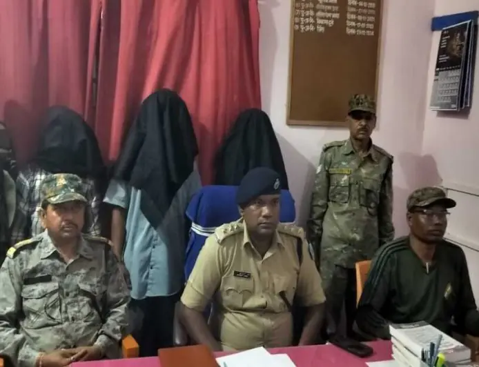 Chaibasa Murder: कार्तिक बाड़ा हत्याकांड के तीनों आरोपियों ने किया सरेंडर, जंगल में जलाने के बाद भी नहीं मिटा सबूत