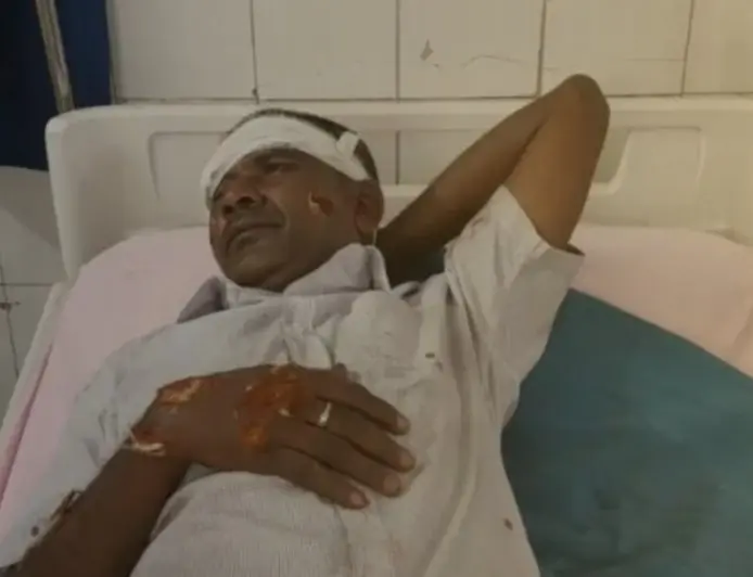 Saraikela Hit And Run : प्रमोद सिंह मार्ग पर तेज रफ्तार वाहन ने बाइक सवार को मारी टक्कर, आरोपी फरार