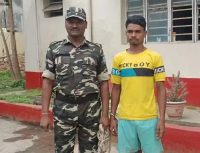 Hatiya Seizure: हटिया स्टेशन पर लावारिस बैगों से मिली 15 बोतल अवैध व्हिस्की, RPF की चेकिंग देख तस्कर हुए फरार