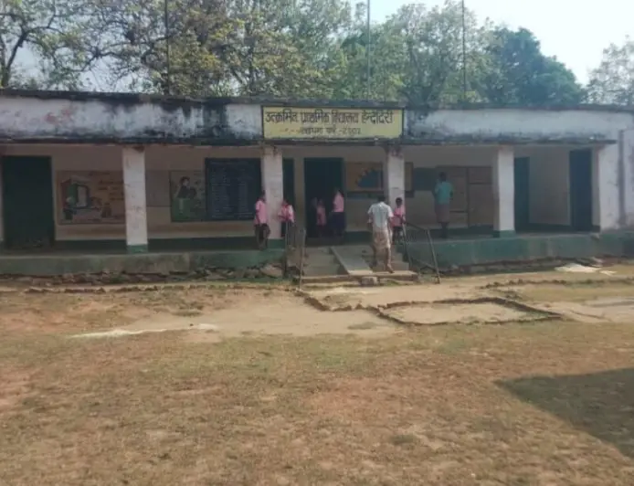 Chaibasa Elephant Attack: 2 हाथियों ने रात में स्कूल में तोड़ा रसोईघर, बच्चों के लिए रखा राशन बर्बाद किया