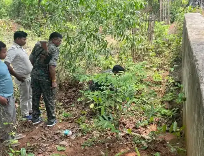 Chakulia Dead Body Found: कल्वर्ट के ह्युम पाइप में छिपा था 60 साल के बुजुर्ग का सड़ा-गला शव, राहगीरों ने देखी भयानक तस्वीर