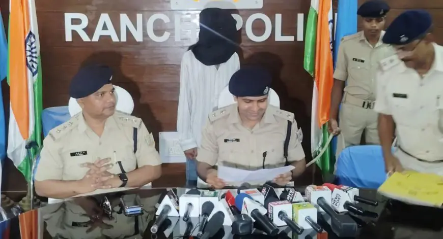 Ranchi Police: रांची में भारी हथियारों के साथ खूंखार अपराधी गिरफ्तार, डेली मार्केट से अरगोड़ा तक पुलिस की स्ट्राइक, 11 केस वाले मास्टरमाइंड का अंत