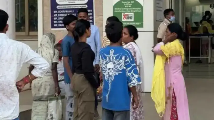 Golmuri Attack: गोलमुरी में अधेड़ पर चापड़ से वार, गाड़ाबासा में राहुल ने बंटी सिंह के सिर पर किया प्रहार, पुराने विवाद में बीच सड़क पर बहा खून