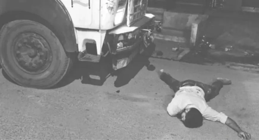 Jamshedpur Accident : जमशेदपुर में ड्यूटी से लौट रहे अभिषेक को ट्रेलर ने कुचला, विजय गार्डन गेट के पास मौके पर मौत, सरिया लदे वाहन का कहर