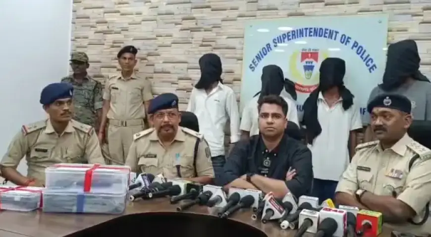 Sitaramdera Action: जमशेदपुर में दहशत फैलाने वाले चार शातिर गिरफ्तार, पटना भागने की फिराक में थे अपराधी, देसी कट्टा और तीन चापड़ बरामद