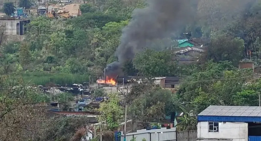 Adityapur Poison: आदित्यपुर की आशियाना सोसाइटी और बस्तियों में घुसा इंडस्ट्रियल कचरे का जहर, आधी रात जल रहा केमिकल, सांस लेना हुआ मुहाल