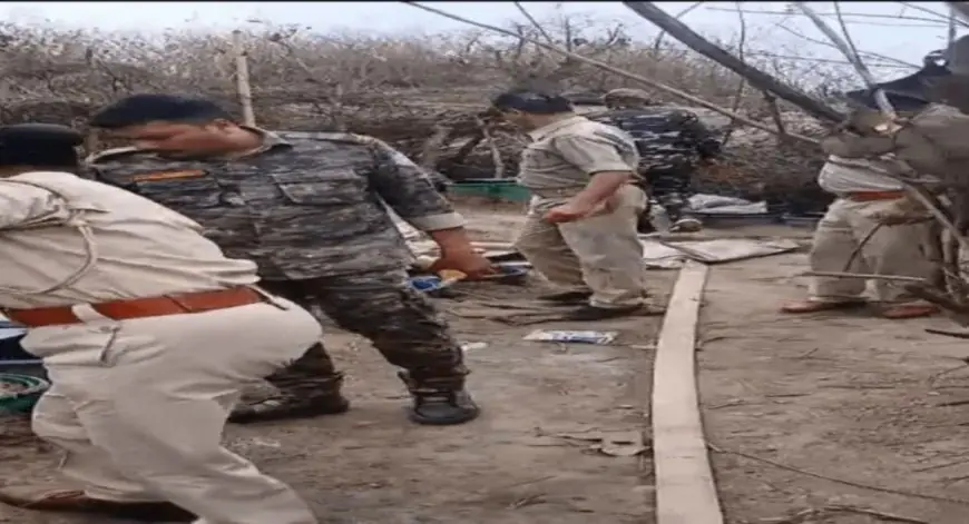 Ranchi Raid:  रांची के नामकुम में अवैध शराब के 7 अड्डों पर चला बुलडोजर, 9200 किलो जावा महुआ नष्ट, माफियाओं में मची खलबली