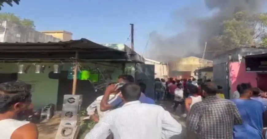 Sundernagar Fire : सुंदरनगर के बिस्कुट गोदाम में भयंकर अगलगी, धू-धू कर जला लाखों का माल, इलाके में मची भारी अफरा-तफरी