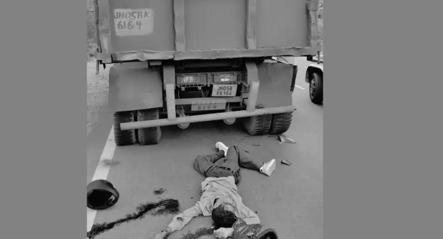 Potka Crash: पोटका में मौत का कहर, सड़क किनारे खड़े हाईवा से टकराई बाइक, बिरसानगर के व्यक्ति की मौत, पत्नी घायल