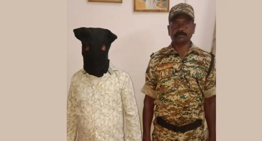 Adityapur Arrest : आदित्यपुर में 15 अगस्त कांड का मुख्य आरोपी सुभाष प्रमाणिक गिरफ्तार, सालडीह बस्ती में छिपा था हथियारबंद अपराधी