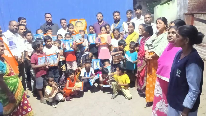 Burmamines Tribute: बर्मामाइंस में जेडीयू ने बच्चों को बांटी खुशियां, मुखी बस्ती में गूंजा बाबा साहेब का अमर संदेश, सामाजिक एकता का लिया संकल्प