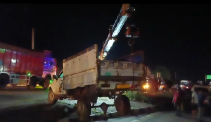 Chandil Collision: चांडिल NH पर गाय लदी वैन ने कार को मारी टक्कर, गौ तस्करी का बड़ा खुलासा, मची चीख-पुकार