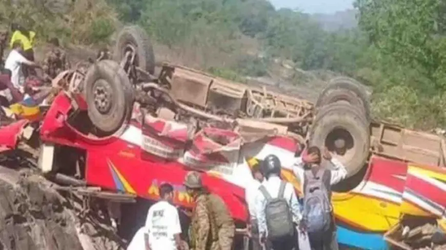 Jammu and Kashmir Accident : 100 फीट गहरी खाई में गिरी बस, 16 यात्रियों की मौत, तेज रफ्तार और ओवरलोडिंग बनी वजह