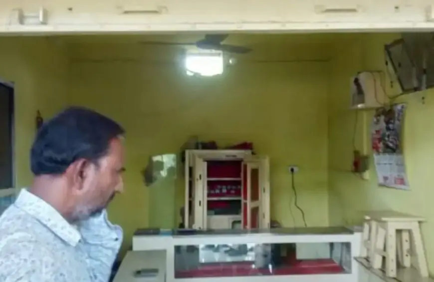 Jamtara Heist: सुभाष चौक पर शुभम ज्वेलर्स में बेखौफ चोरों का बड़ा अंदेशा, 12 लाख के जेवरात पर डाला हाथ