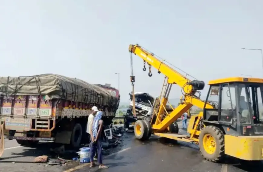 Chandil Collision: एनएच-33 पर दो ट्रकों की भीषण टक्कर, एक सप्ताह में चौथी बड़ी दुर्घटना, सुरक्षा पर सवाल