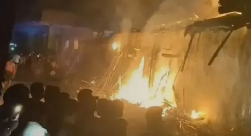 Giridih Fire: तुलाडीह में भीषण आग ने सात घरों को राख किया, पीड़ितों के पास कपड़े तक नहीं बचे