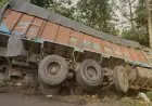 Seraikela Accident : ट्रक चालक को आई नींद, ऑल्टो-स्कॉर्पियो-अर्टिगा समेत तीन गाड़ियां बर्बाद