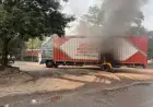 Adityapur Fire: पम्मी कांटा के पास हाईटेंशन तार से टकराया विशाल कंटेनर, भड़की भयावह आग!