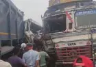 Chaibasa Crash: टाटा-चाईबासा मार्ग पर दो भारी ट्रकों में भीषण आमने-सामने की भिड़ंत