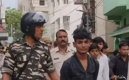 Azadnagar Car Theft: कबीर मेमोरियल स्कूल के पास गाड़ी चोरी करते युवक को लोगों ने दबोचा, पुलिस के हवाले किया
