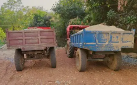 Chandil Sand Mining: सपादा गांव में अवैध बालू लदे दो ट्रैक्टर जब्त, 200 CFT बालू बरामद