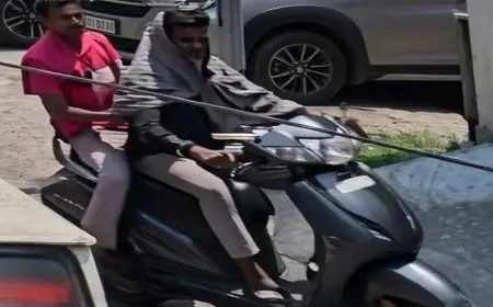 Adityapur Scooter Theft: सिक्योरिटी कार्यालय के ठीक सामने दिनदहाड़े चोरी, CCTV में कैद हुए दो चोर