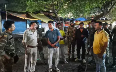 Hazaribagh Police Drive: अड्डेबाजी पर शिकंजा, रातभर छापेमारी में 51 मनचले युवक हिरासत में