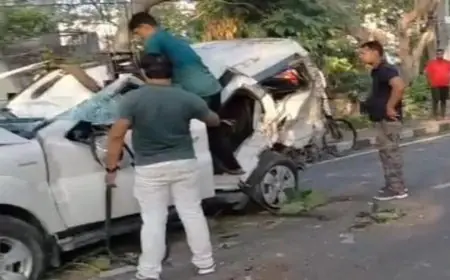 Lohardaga Car Crash: एसपी कोठी के पास तेज रफ्तार कार बैरिकेडिंग से टकराई, एक की मौत, चार घायल