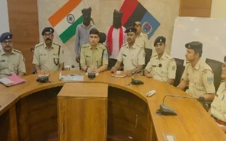 Ramgarh Fake Liquor Factory: बंद घर में चल रहा था नकली शराब का कारखाना, 20 हजार फर्जी लेबल-स्टीकर बरामद